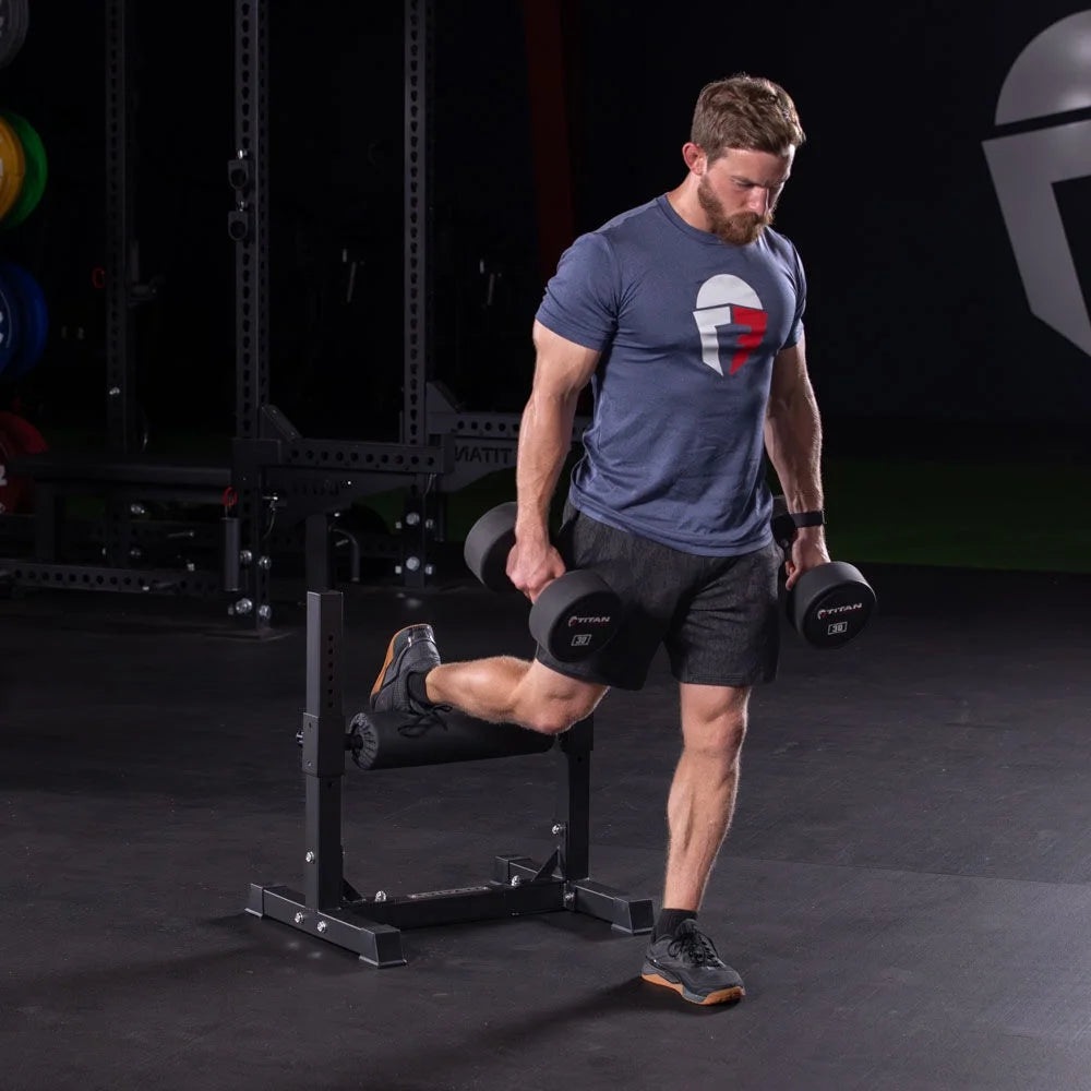 Rodillo para sentadillas en una pierna Titan Fitness, dispositivo de entrenamiento autónomo especialmente diseñado para la parte inferior del cuerpo y las sentadillas búlgaras.