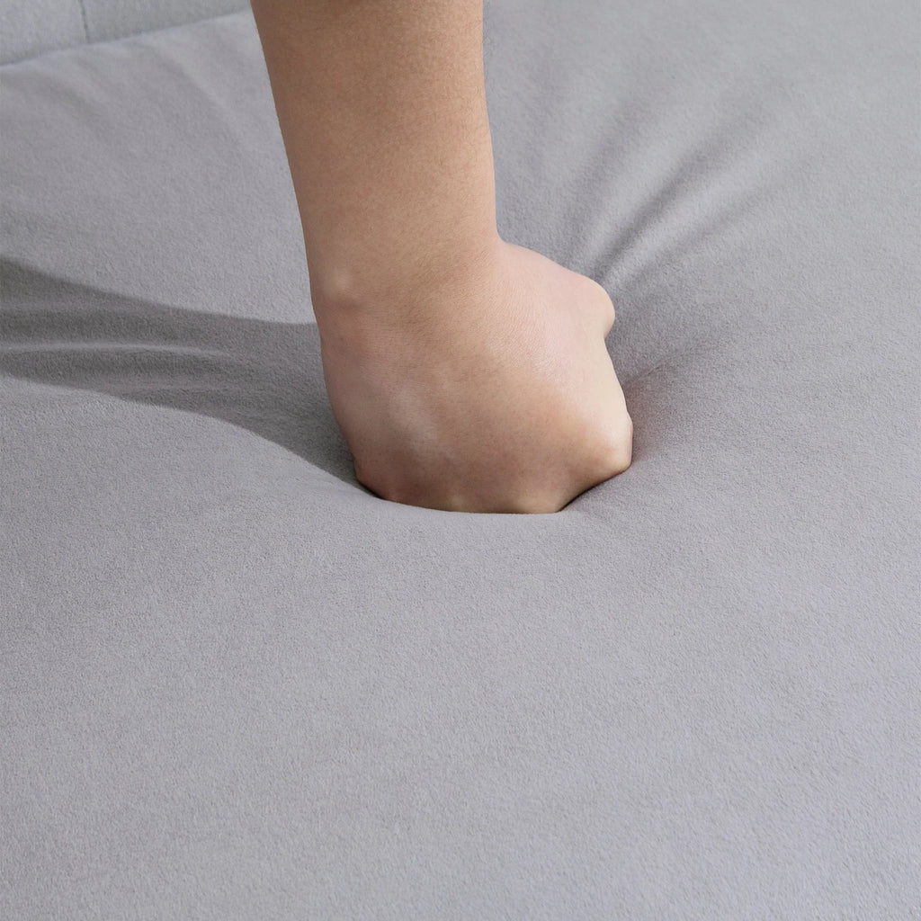 Sofá loveseat vintage, sillón capitoné con patas talladas y marco de madera, gris