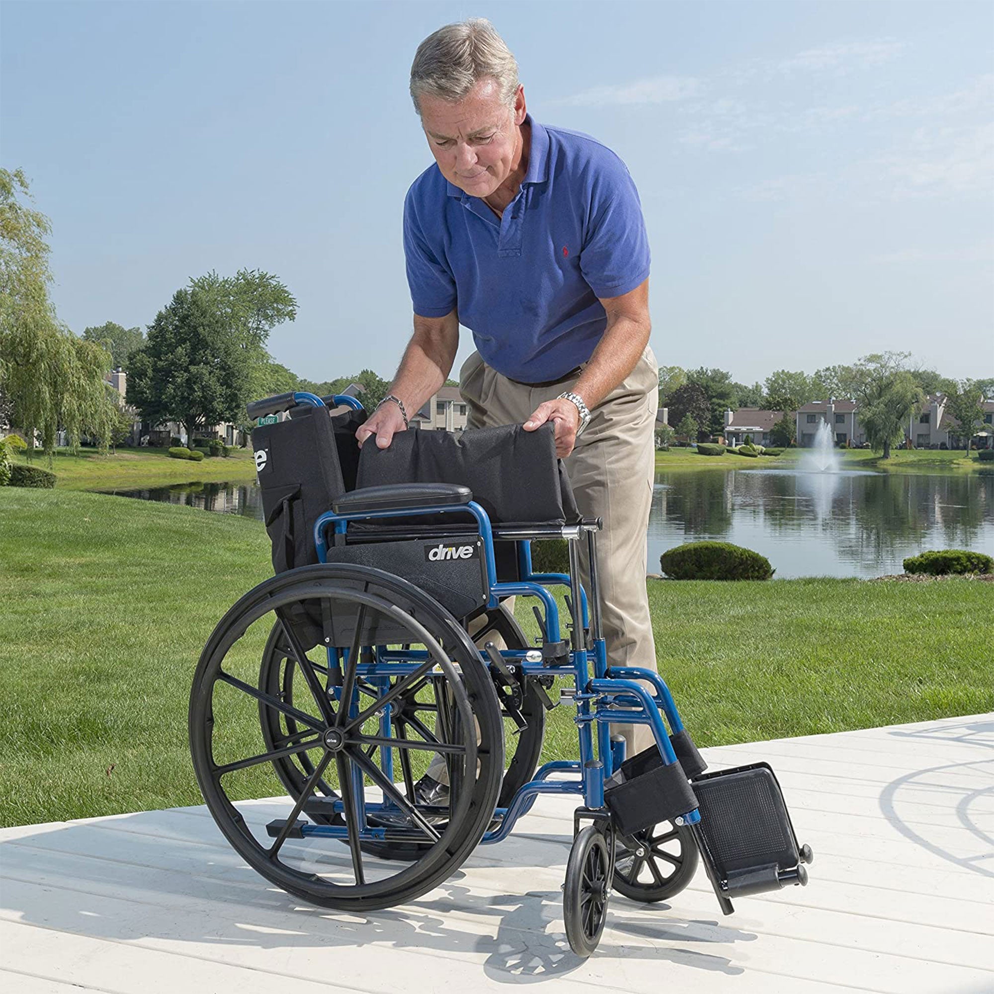 2025 Silla de ruedas plegable y liviana Drive Medical Blue Streak con asiento de 20 pulgadas de ancho