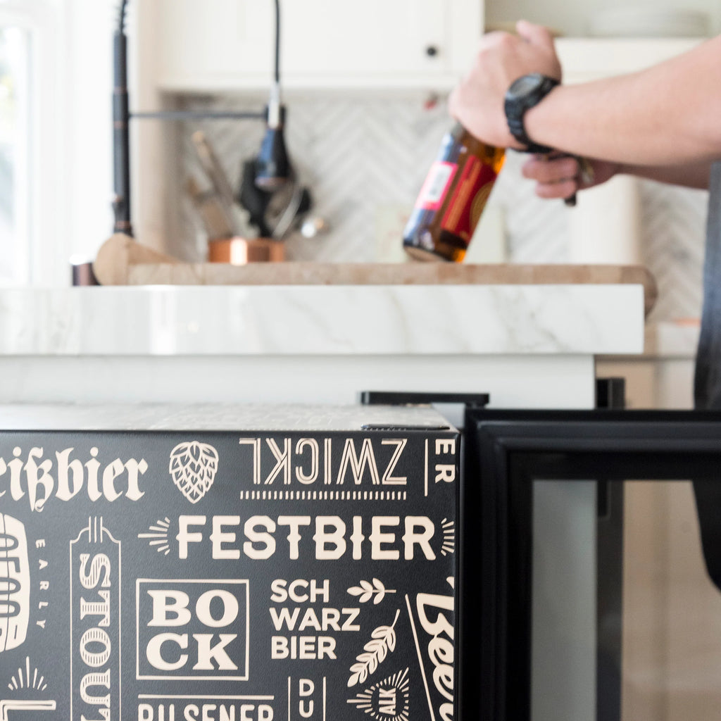 2025 Newair® Refrigerador de Bebidas Independiente "Cervezas del Mundo" – 126 Latas – 18,5"