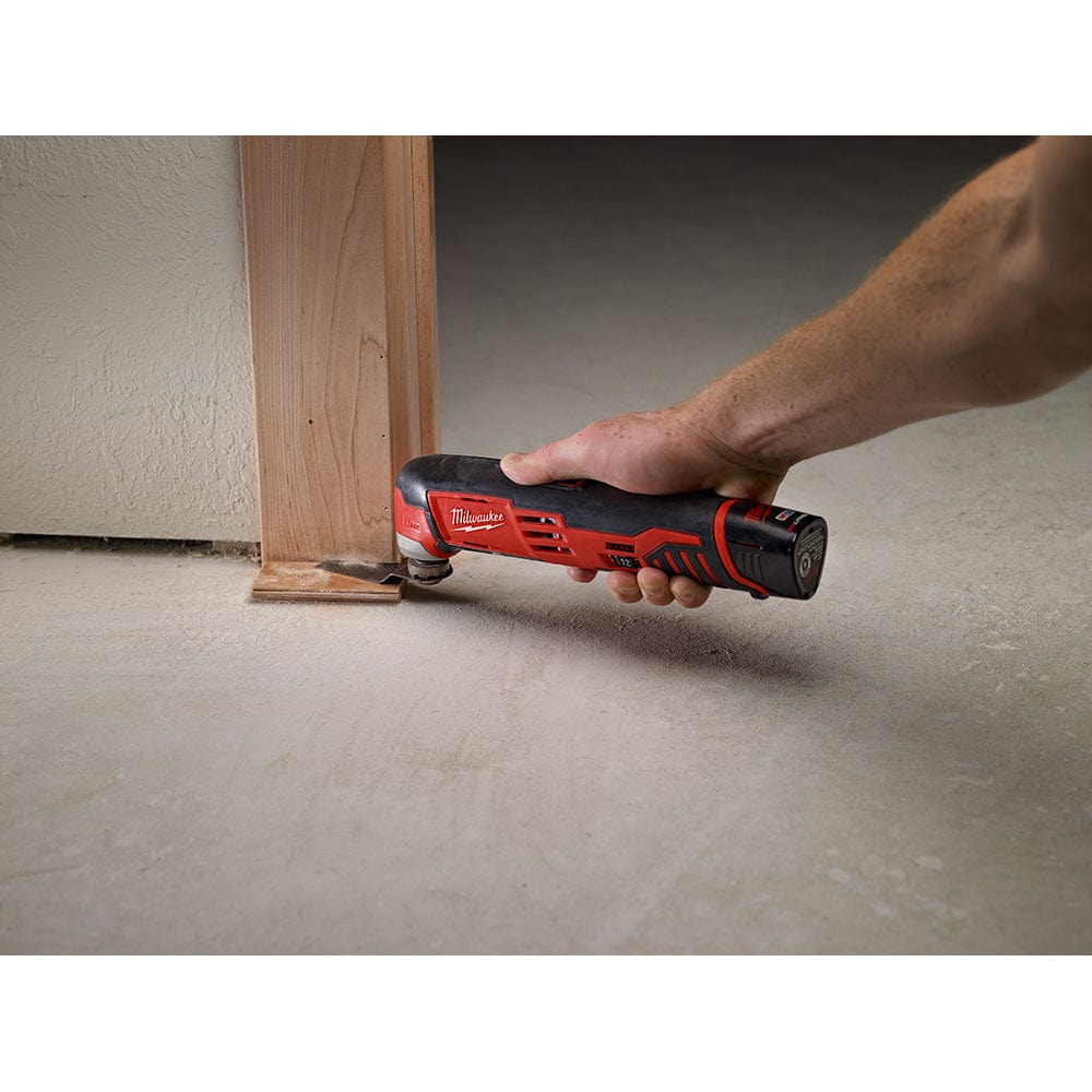 2025 Herramienta Multifunción Inalámbrica Milwaukee M12™ – Precisión y Potencia en Espacios Reducidos