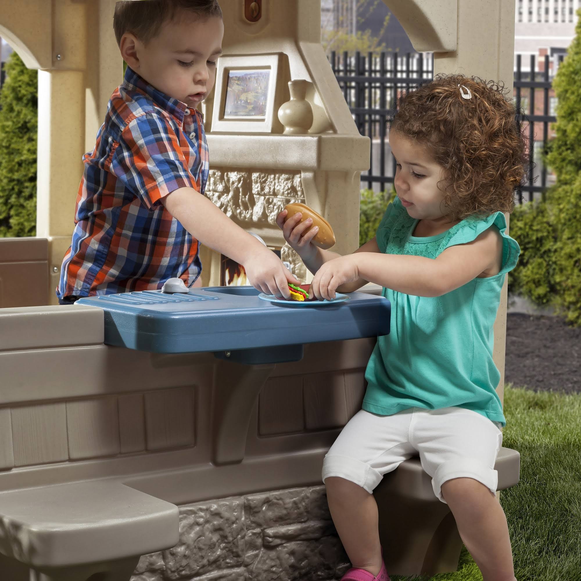 2025 Casa de Juguete Step2 Charming Cottage – Cabaña Infantil de Juegos con Cocina y Chimenea