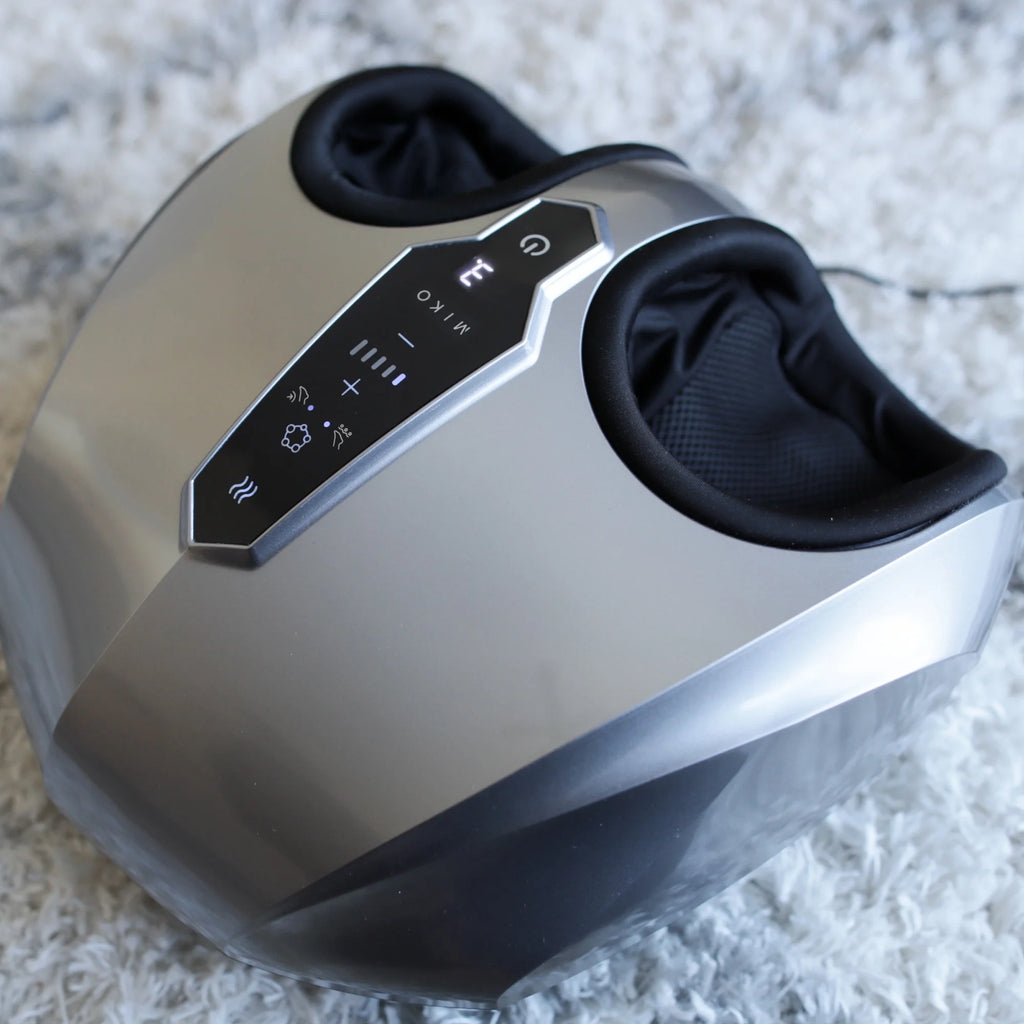 Aparato de masaje de pies MIKO Shiatsu – Amasamiento profundo, Shiatsu, compresión de aire y terapia de calor – Pantalla táctil – 2 controles remotos inalámbricos