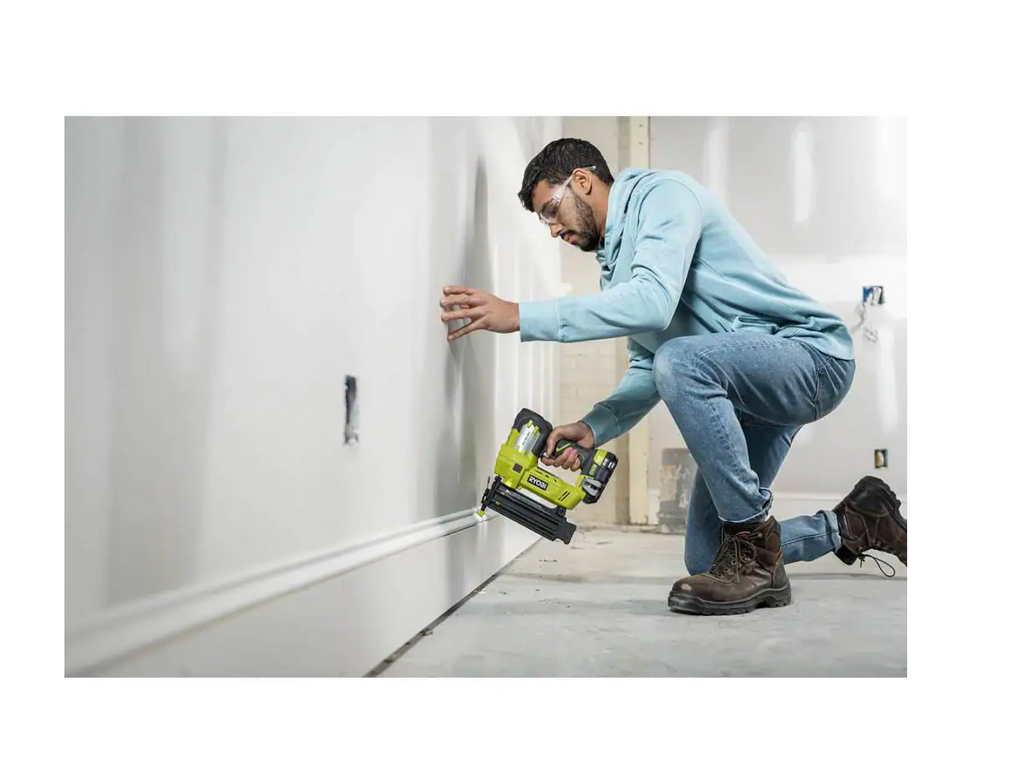 2025 RYOBI P320P318 ONE Kit Combo 2 Herramientas Inalámbricas 18V con Pistola de Clavos Brad de 18 Cal. y Pistola de Clavos Sin Cabeza de 23 Cal. de 1-3/8 Pulg. (Solo Herramientas)