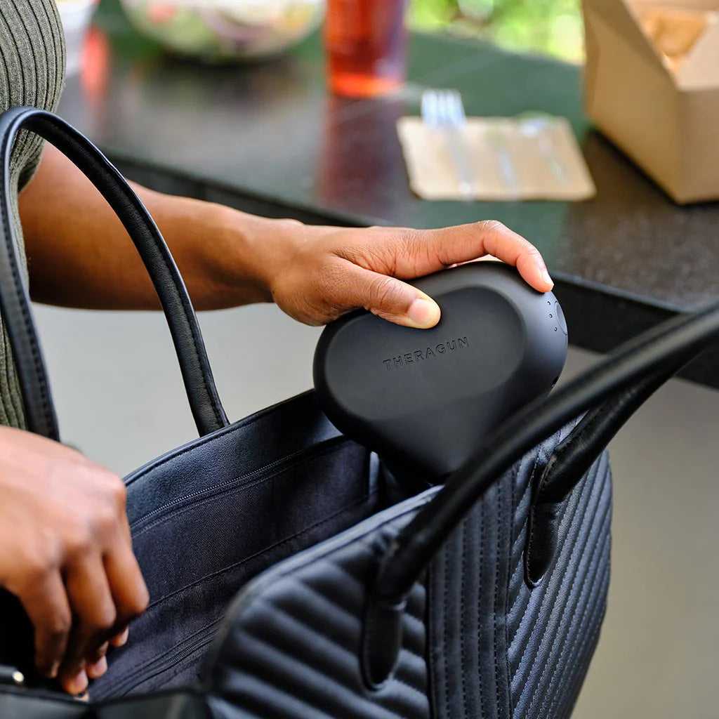 2025 Theragun Mini – Pistola de Masaje Percusivo Portátil para Alivio Muscular Profundo