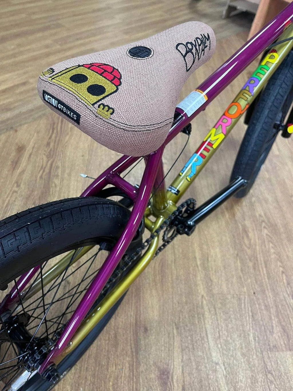 2025 Bicicleta BMX GT Performer – Bicicleta freestyle de gama media con tubo superior de 20,5" o 21"