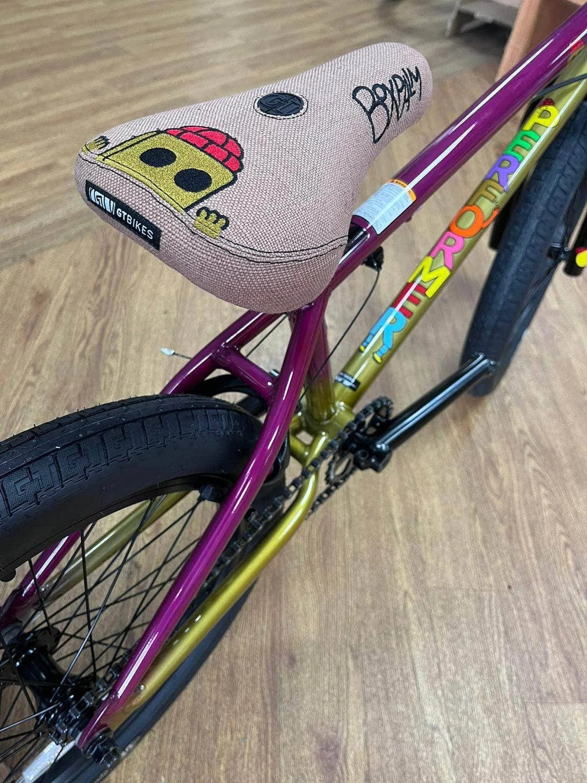 2025 Bicicleta BMX GT Performer – Bicicleta freestyle de gama media con tubo superior de 20,5" o 21"
