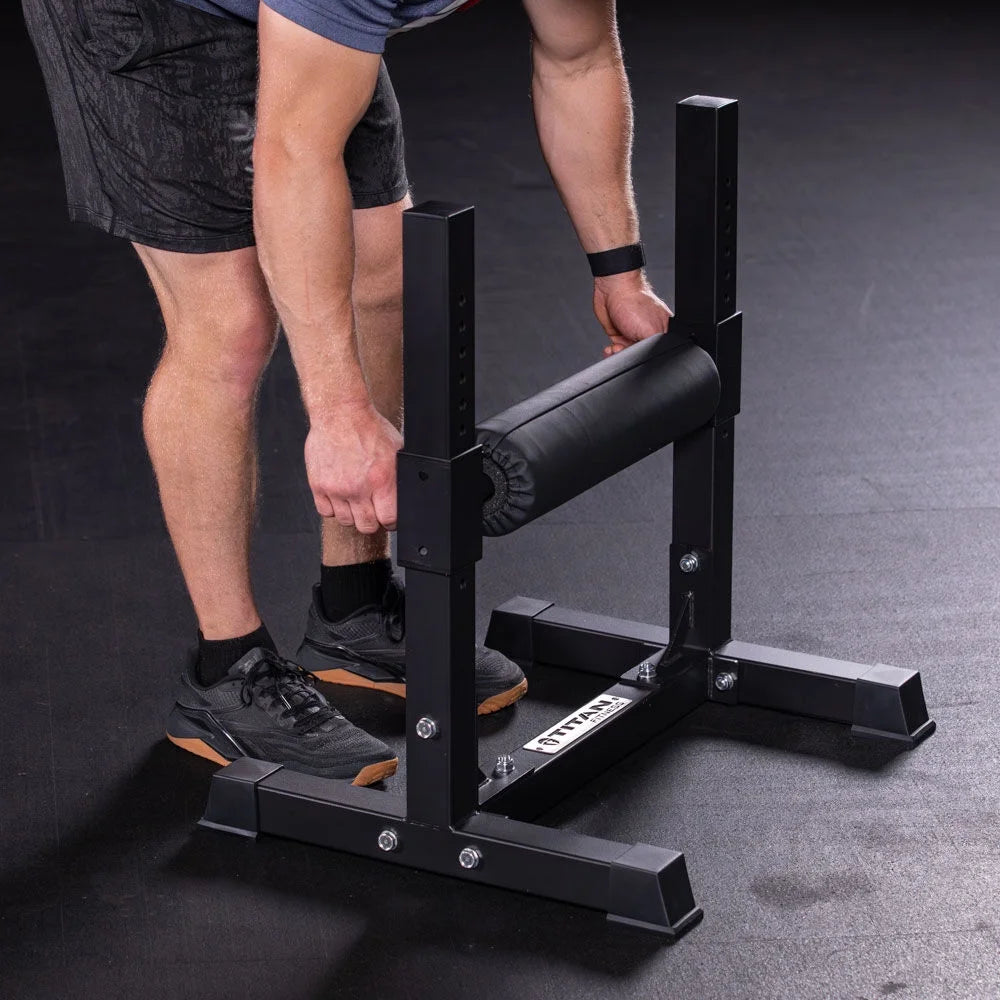 Rodillo para sentadillas en una pierna Titan Fitness, dispositivo de entrenamiento autónomo especialmente diseñado para la parte inferior del cuerpo y las sentadillas búlgaras.