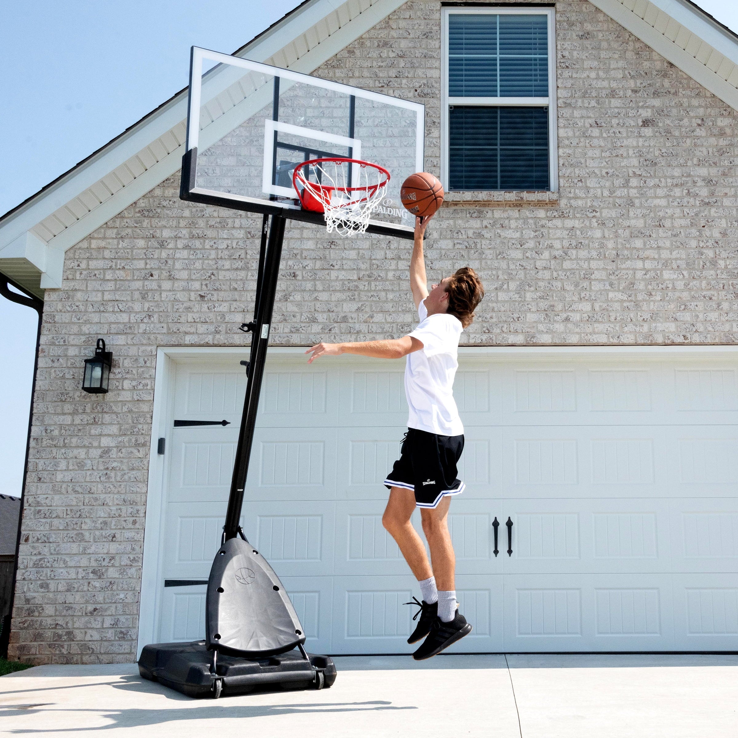 2025 Canasta de Baloncesto Portátil Spalding de 54 pulgadas – Panel de Policarbonato Irrompible, Sistema ExactaHeight y Aro Pro Slam – Juego al Aire Libre