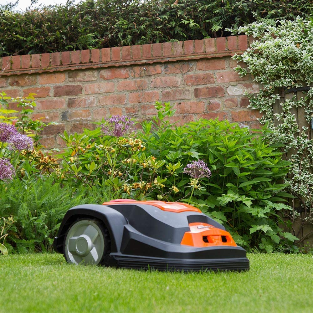 2025 Robot cortacésped Yard Force SA900ECO – Hasta 900 m² – Función corte en bordes – Sensor de lluvia – Motor sin escobillas – 28 V – Negro/Naranja
