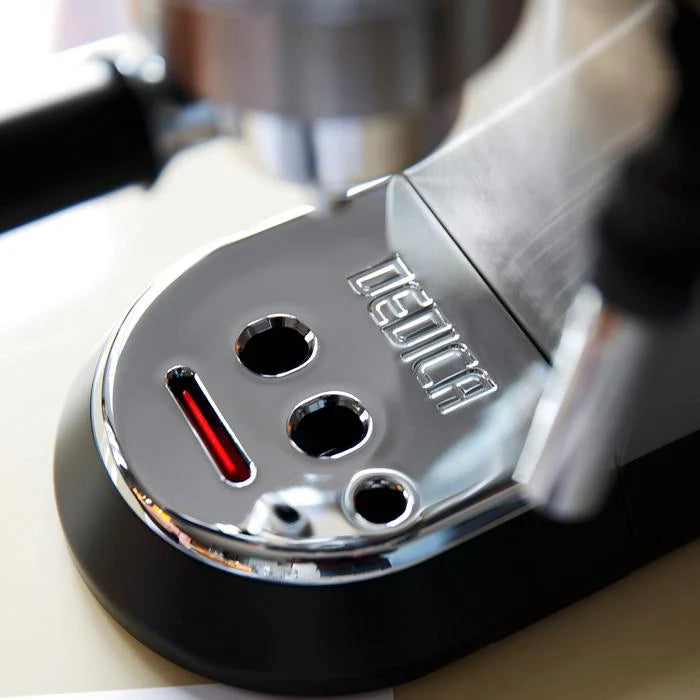 Cafetera Espresso Dedica Style EC685 Delonghi