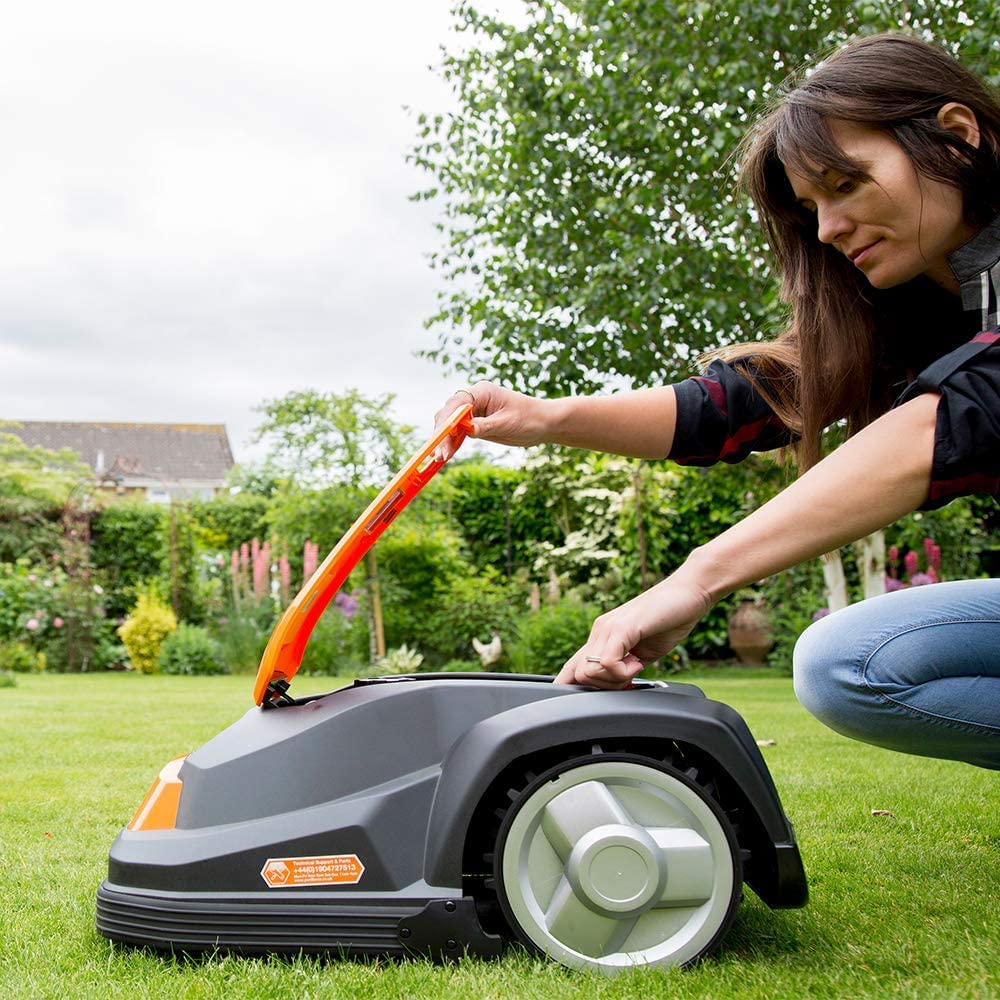 2025 Robot cortacésped Yard Force SA900ECO – Hasta 900 m² – Función corte en bordes – Sensor de lluvia – Motor sin escobillas – 28 V – Negro/Naranja