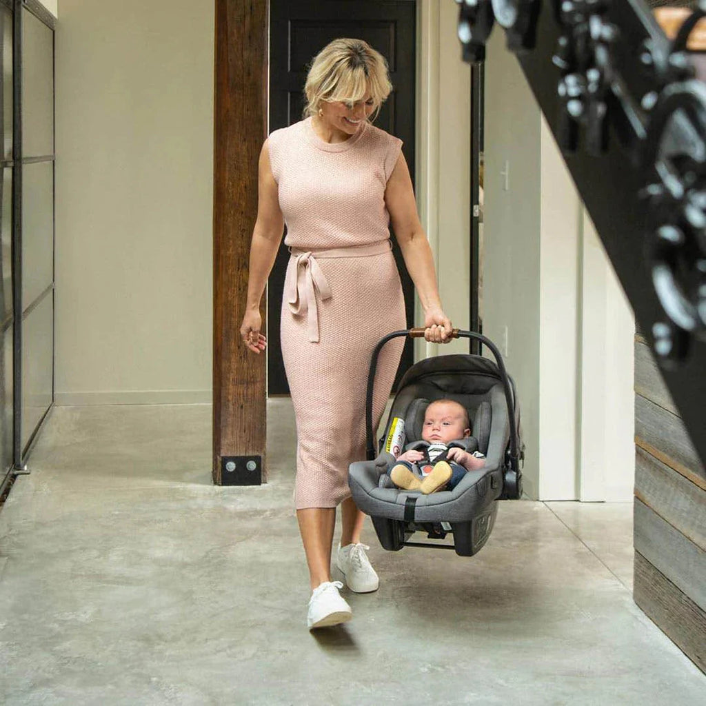 2025 Nuna PIPA Next i-Size asiento auto con base giratoria NEXT – ligero, seguro y flexible para tus desplazamientos