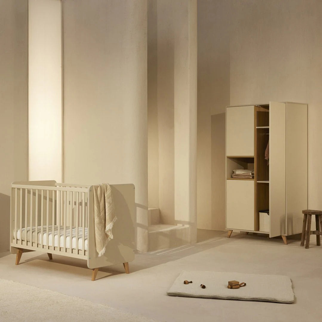 2025 Cuna Quax Loft – Diseño escandinavo, somier con altura ajustable | 60x120 cm | Greige y madera de haya | Certificación FSC | Con somier, sin colchón