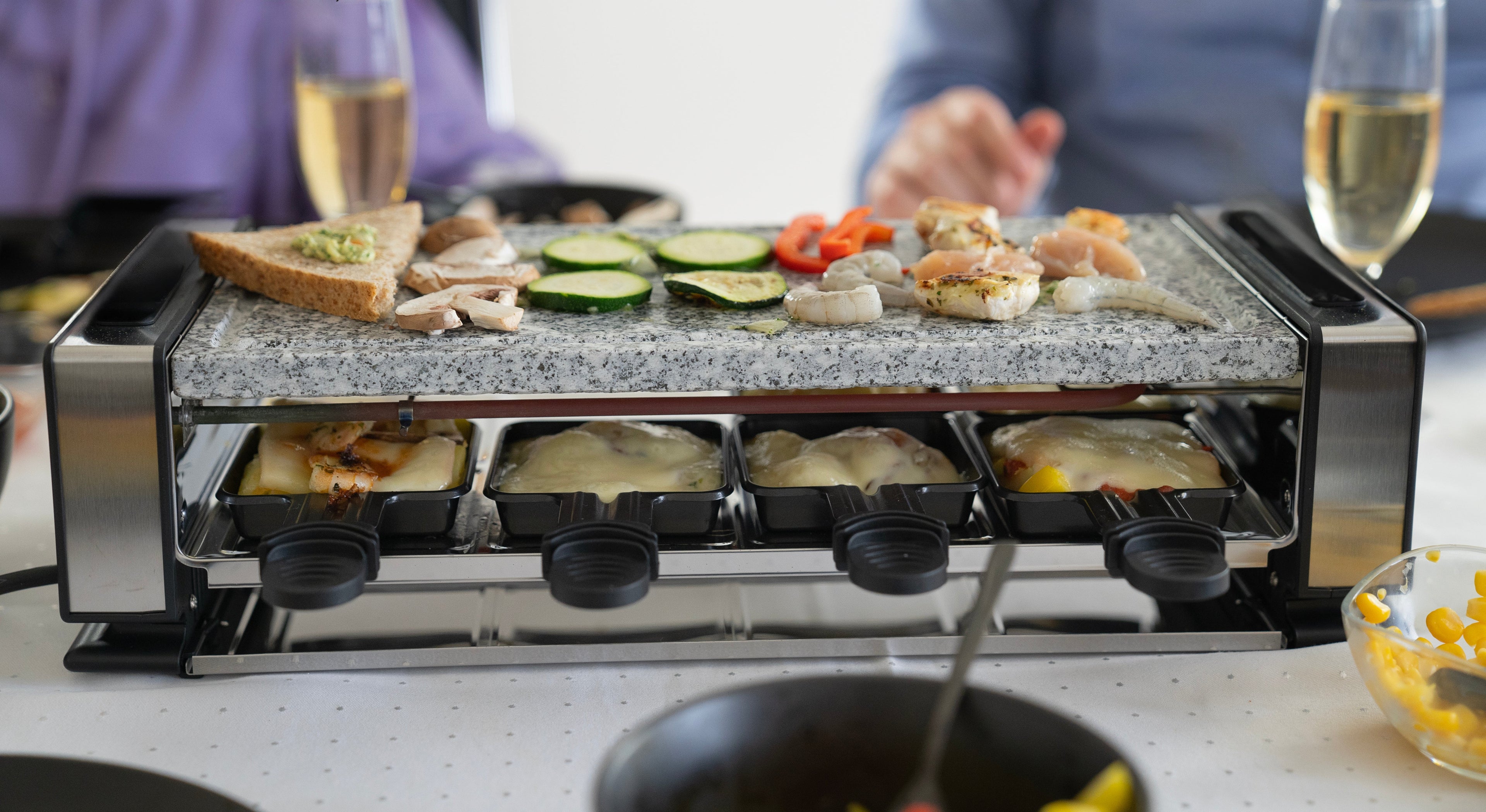 2025 Raclette Delice Basic – Parrilla de mesa para 8 personas con placa antiadherente y sartenes, termostato ajustable continuamente