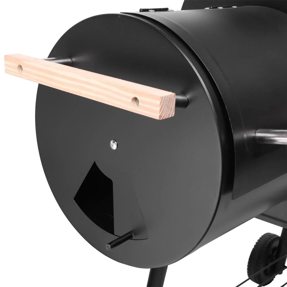 Parrilla portátil de carbón UBesGoo con ahumador lateral de acero para camping, negra.