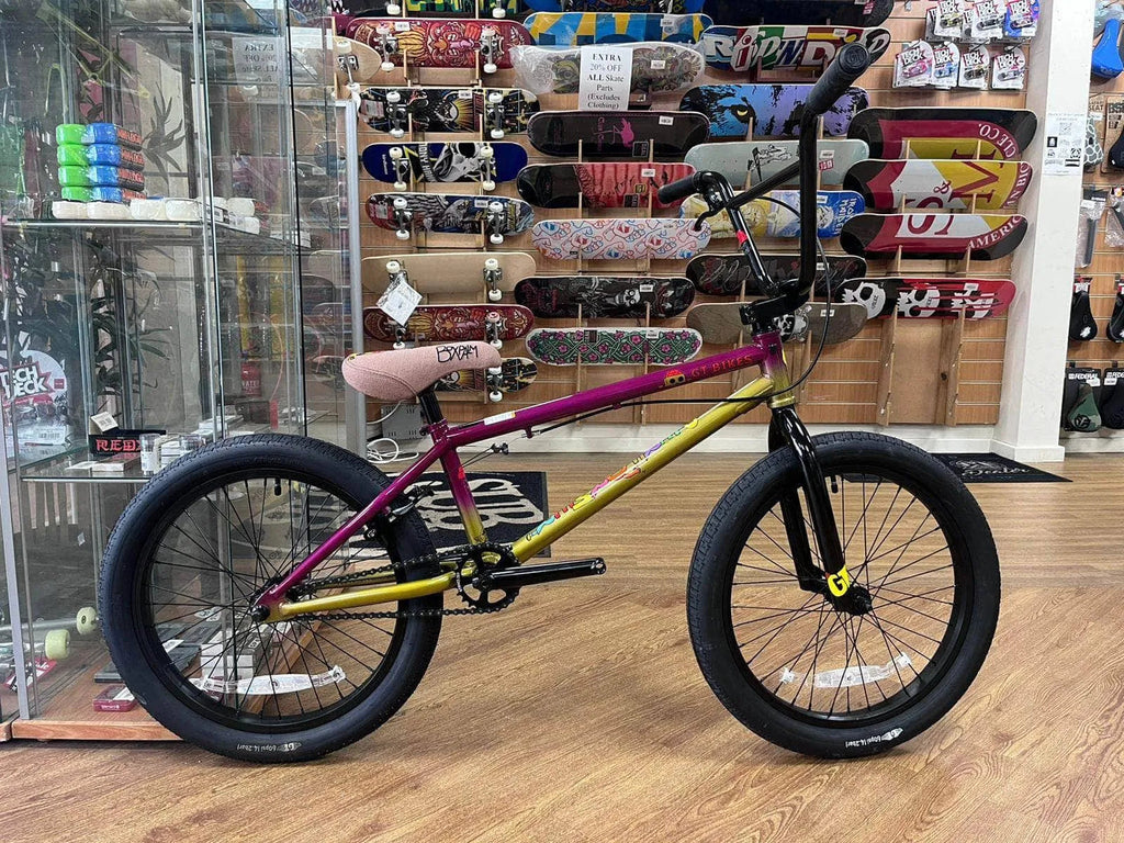 2025 Bicicleta BMX GT Performer – Bicicleta freestyle de gama media con tubo superior de 20,5" o 21"
