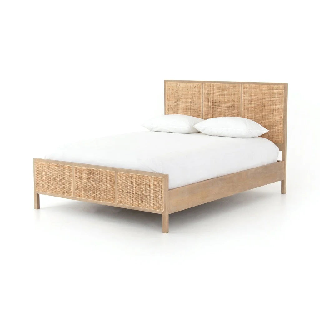 Cama Sydney de Madera de Mango Natural y Ratán Tejido – Elegancia Natural y Textura Auténtica