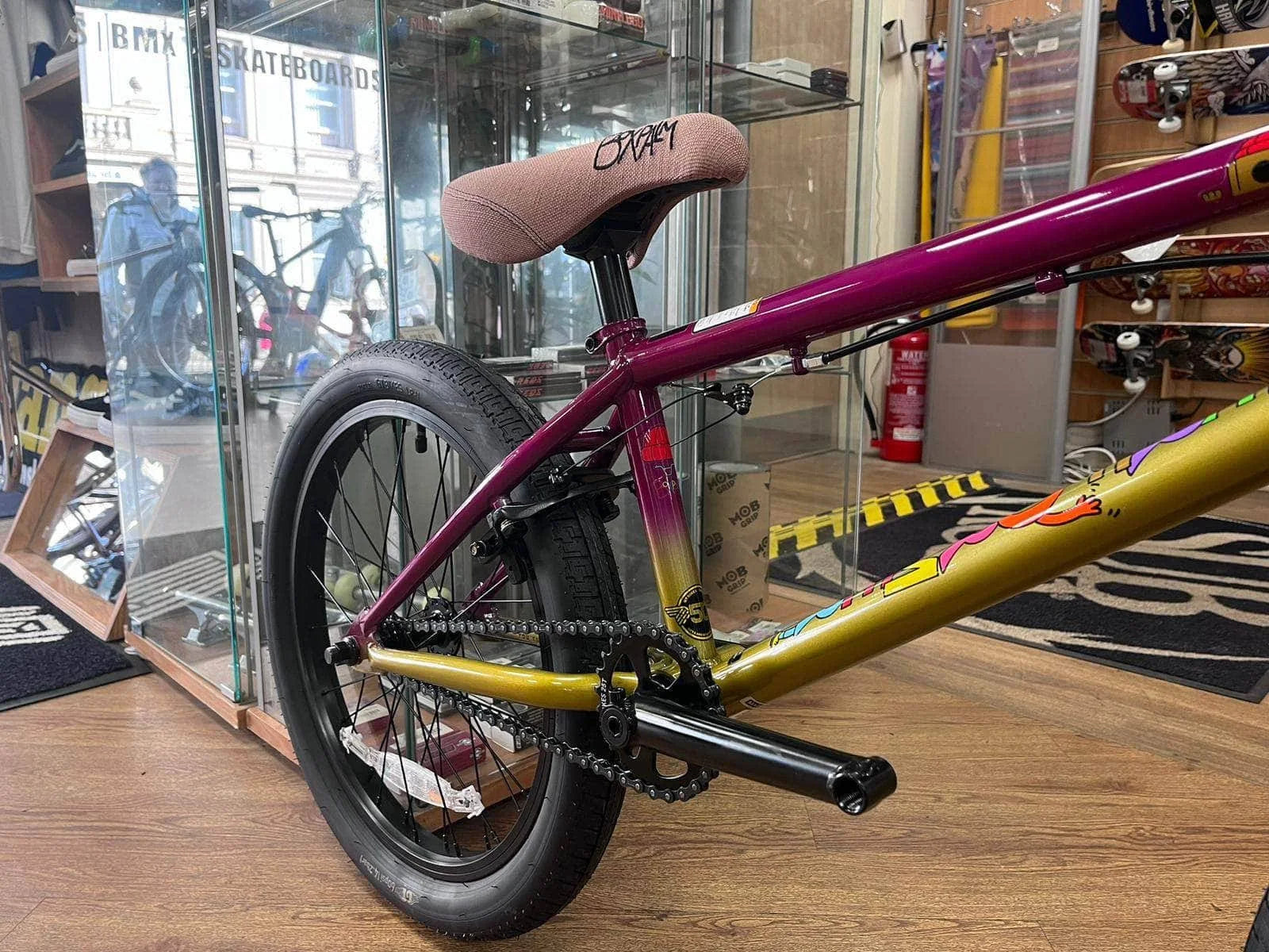 2025 Bicicleta BMX GT Performer – Bicicleta freestyle de gama media con tubo superior de 20,5" o 21"