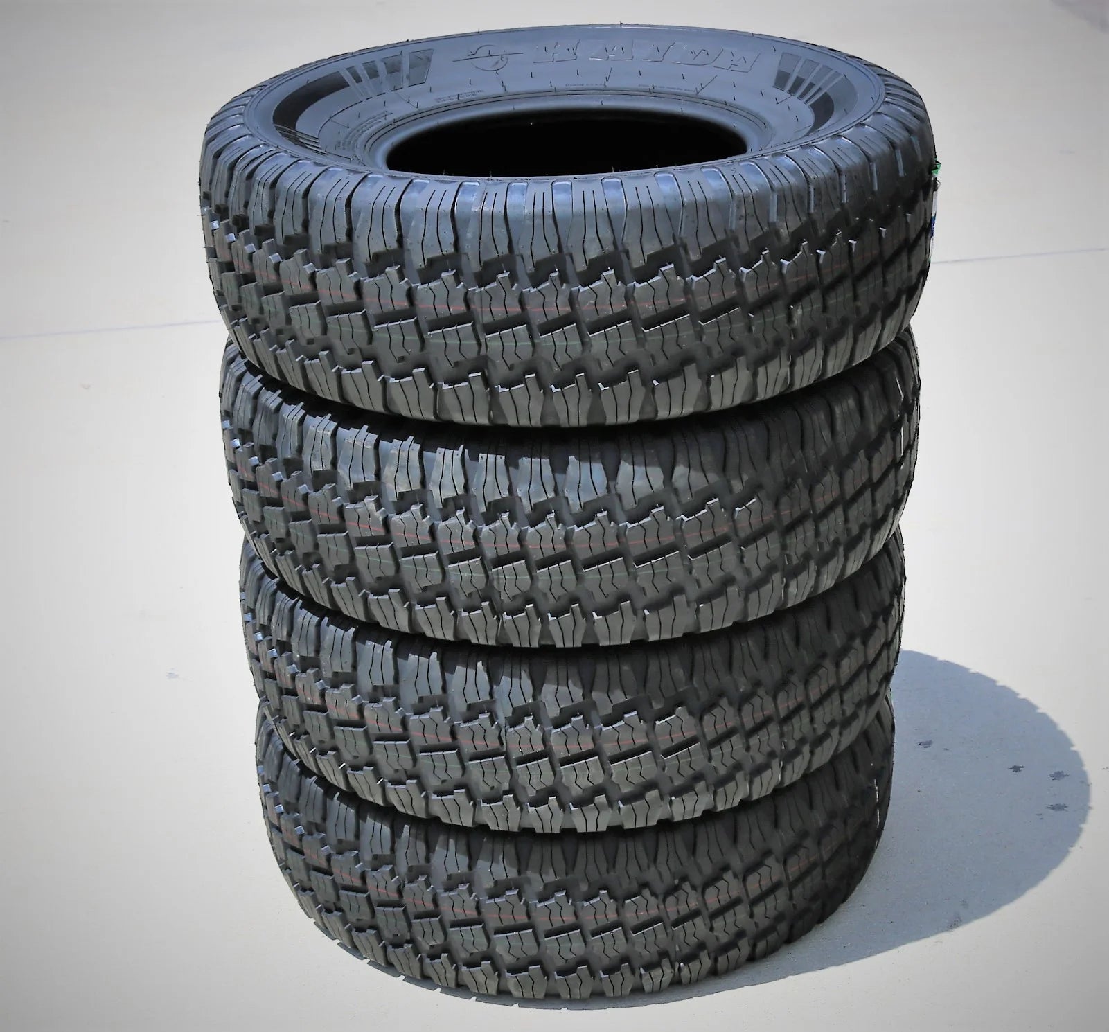 Juego de 2 neumáticos todoterreno Haida Puma HD818 LT 235/75R15 104/101S 6 capas, índice de carga C, perfil M/T barro