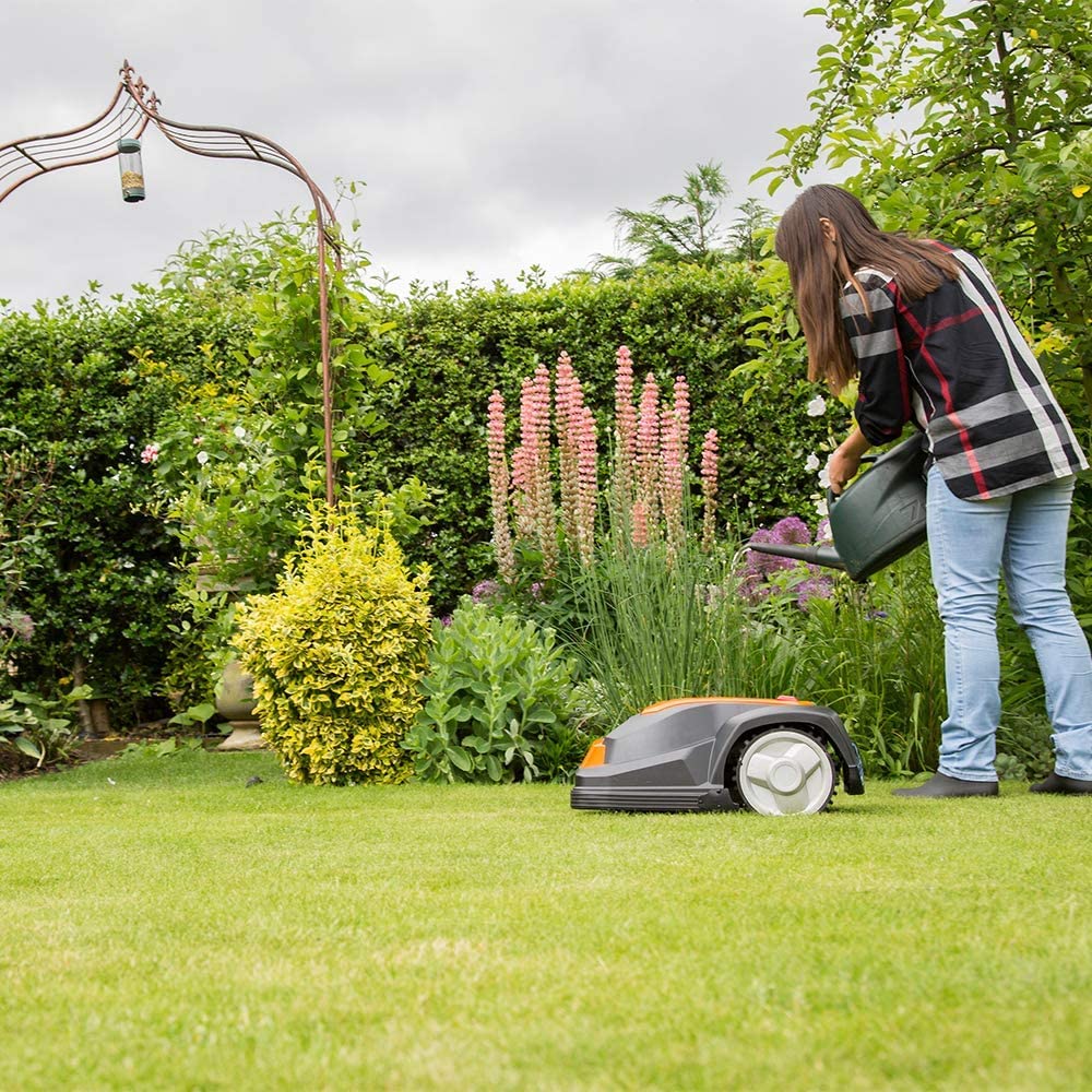 2025 Robot cortacésped Yard Force SA900ECO – Hasta 900 m² – Función corte en bordes – Sensor de lluvia – Motor sin escobillas – 28 V – Negro/Naranja