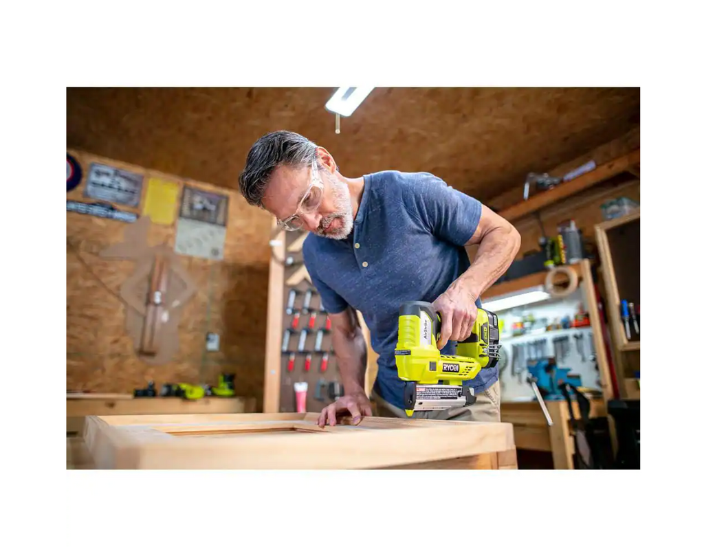 2025 RYOBI P320P318 ONE Kit Combo 2 Herramientas Inalámbricas 18V con Pistola de Clavos Brad de 18 Cal. y Pistola de Clavos Sin Cabeza de 23 Cal. de 1-3/8 Pulg. (Solo Herramientas)