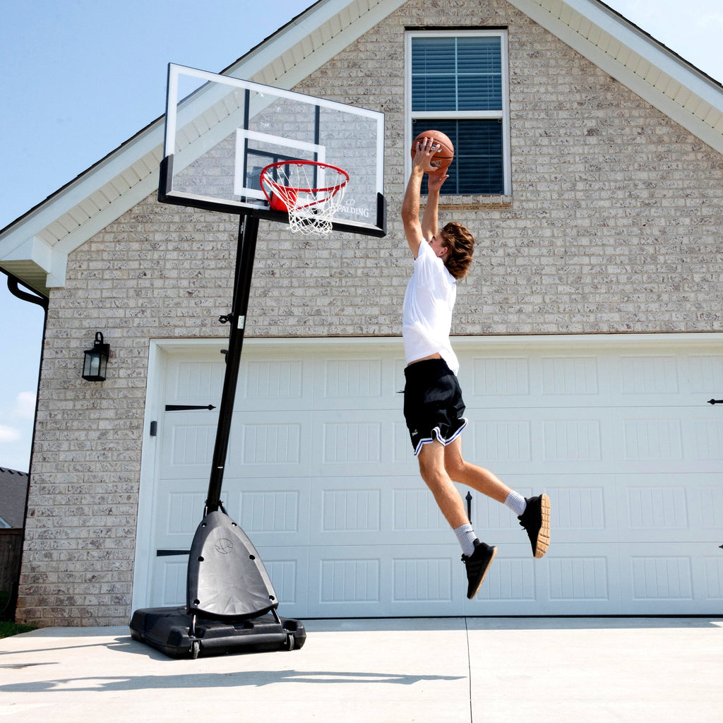 2025 Canasta de Baloncesto Portátil Spalding de 54 pulgadas – Panel de Policarbonato Irrompible, Sistema Ajustable ExactaHeight y Aro Pro Slam – Para Juego Exterior