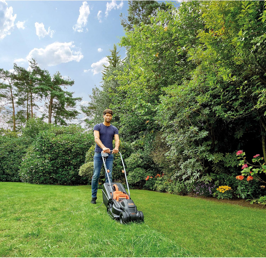 BLACK+DECKER Cortacésped eléctrico 1000W, ancho de corte 32 cm, ajuste de altura de 20-60mm, depósito de 35L, incluye desbrozadora 250W, sistema E-Drive, para jardines hasta 250m², BEMW351GL2