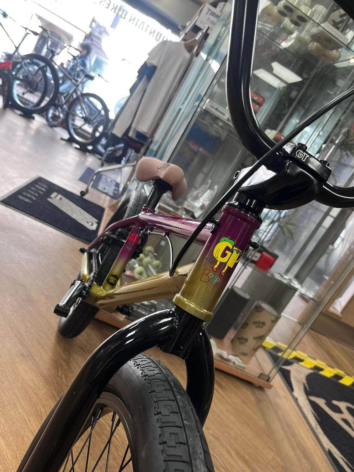 2025 Bicicleta BMX GT Performer – Bicicleta freestyle de gama media con tubo superior de 20,5" o 21"