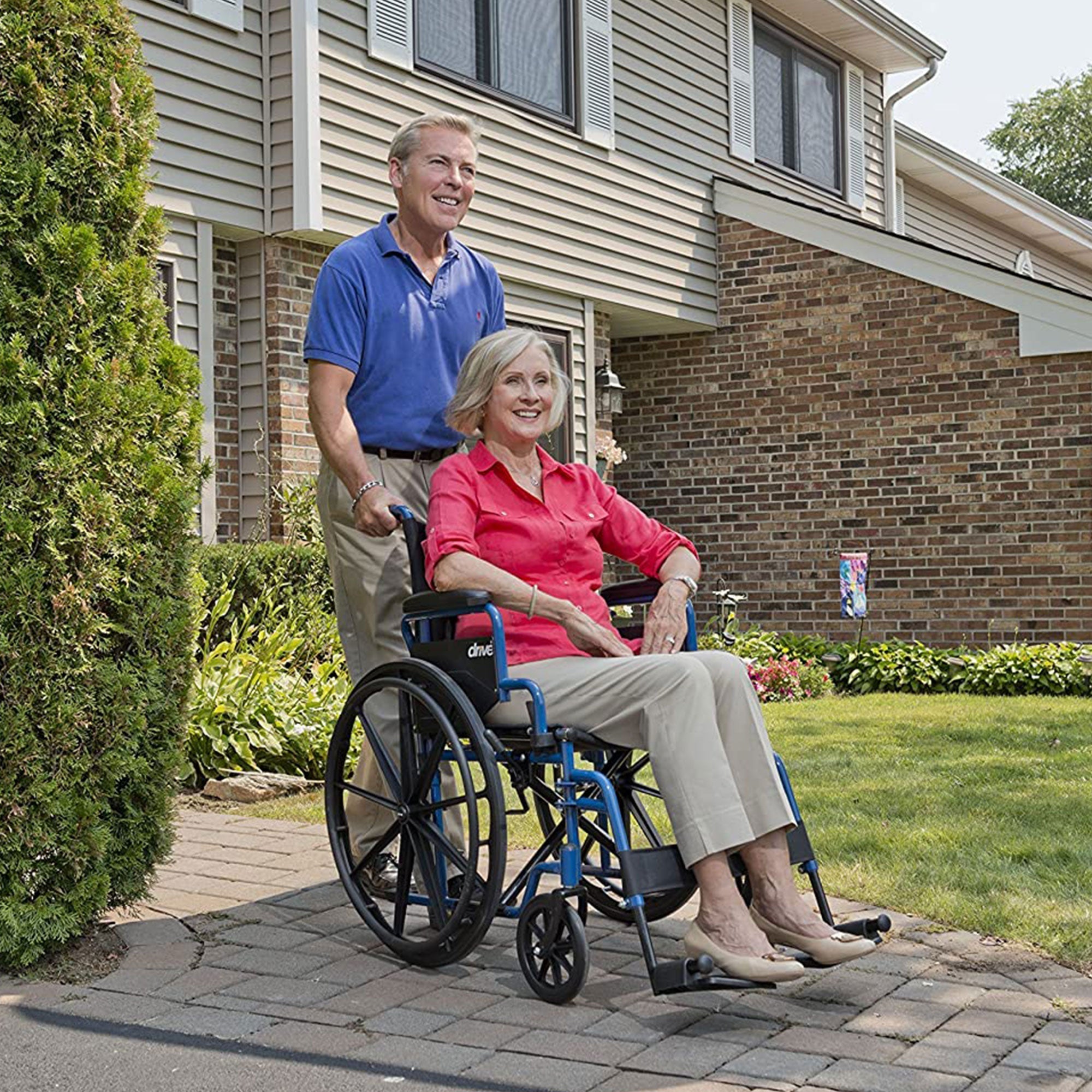 2025 Silla de ruedas plegable y liviana Drive Medical Blue Streak con asiento de 20 pulgadas de ancho