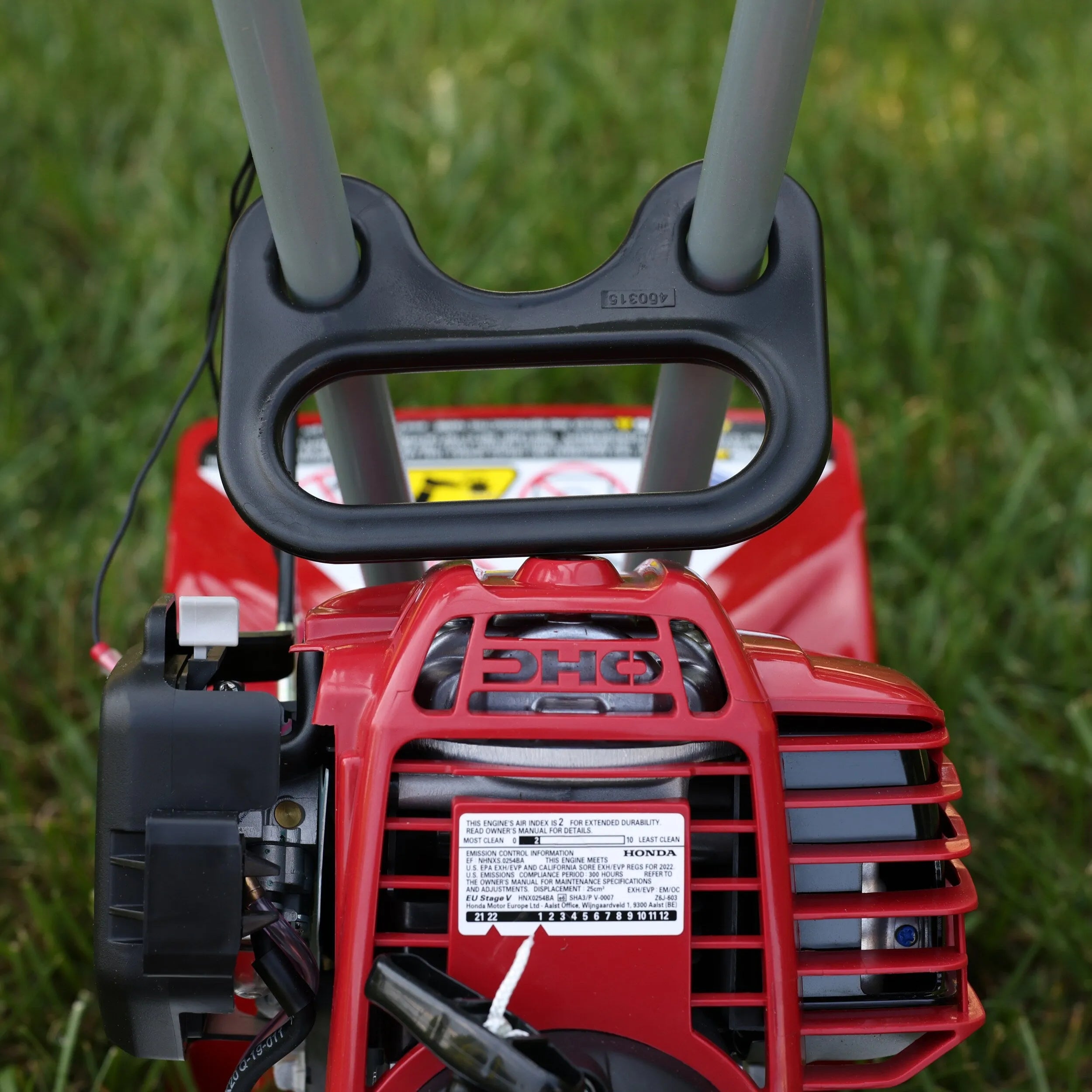 Motoazada compacta MANTIS 7268 – Motor de 25 cm³ – Cuchillas delanteras de 9 pulgadas – Rotación hacia adelante (CARB)