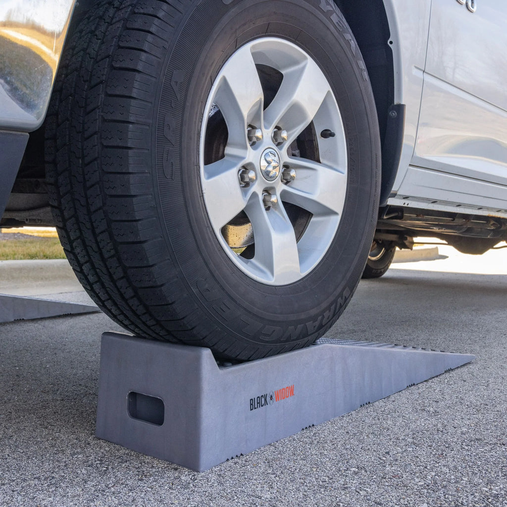 Rampas de acceso de plástico ligero Black Widow – Capacidad de carga de 10,000 libras por par