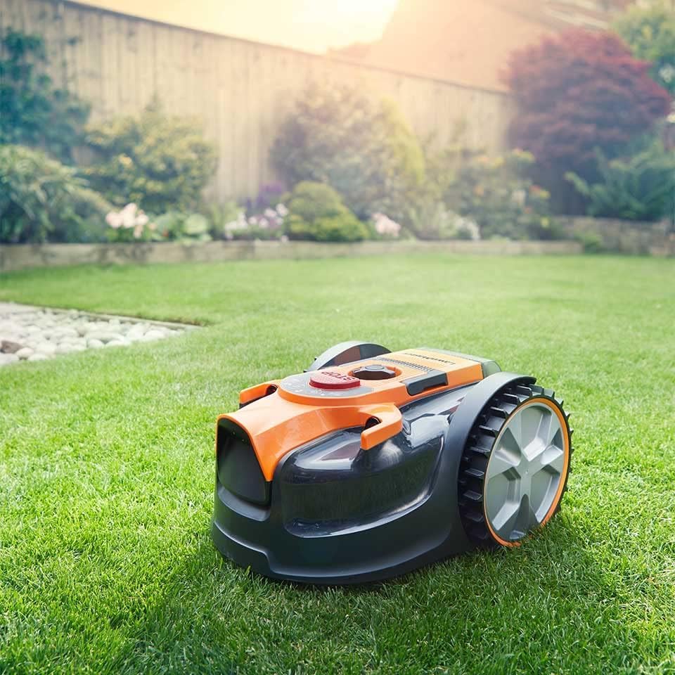 LawnMaster VBRM16 OcuMow™ Robots Electric Lawn Mowers for Gardens of 100 m2 Cut 20-60 mm, Slope 35% with Lithium Ion Battery MX 24V 4.0Ah and Fast Charger