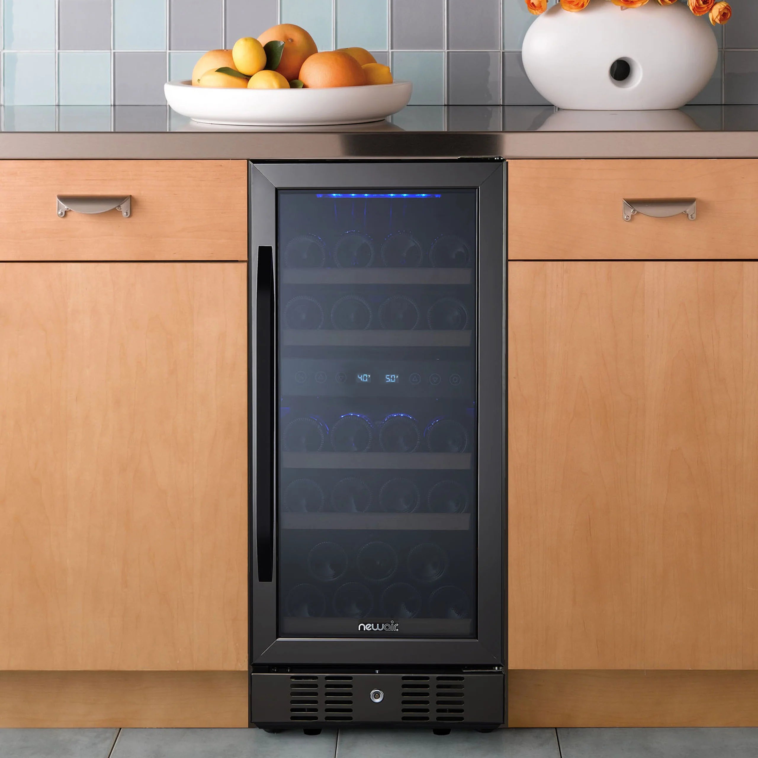 2025 Newair® Refrigerador de Vinos Empotrable Negro – 29 Botellas – 14,8" Doble Zona