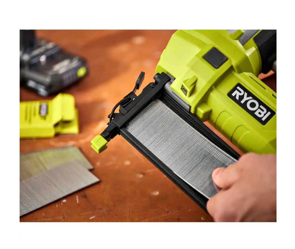 2025 RYOBI P320P318 ONE Kit Combo 2 Herramientas Inalámbricas 18V con Pistola de Clavos Brad de 18 Cal. y Pistola de Clavos Sin Cabeza de 23 Cal. de 1-3/8 Pulg. (Solo Herramientas)