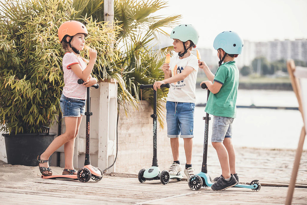 2025 Patinete Scoot & Ride Highwaykick 3 LED para Niños, Plegable, Ruedas Luminosas, de 3 a 6 Años